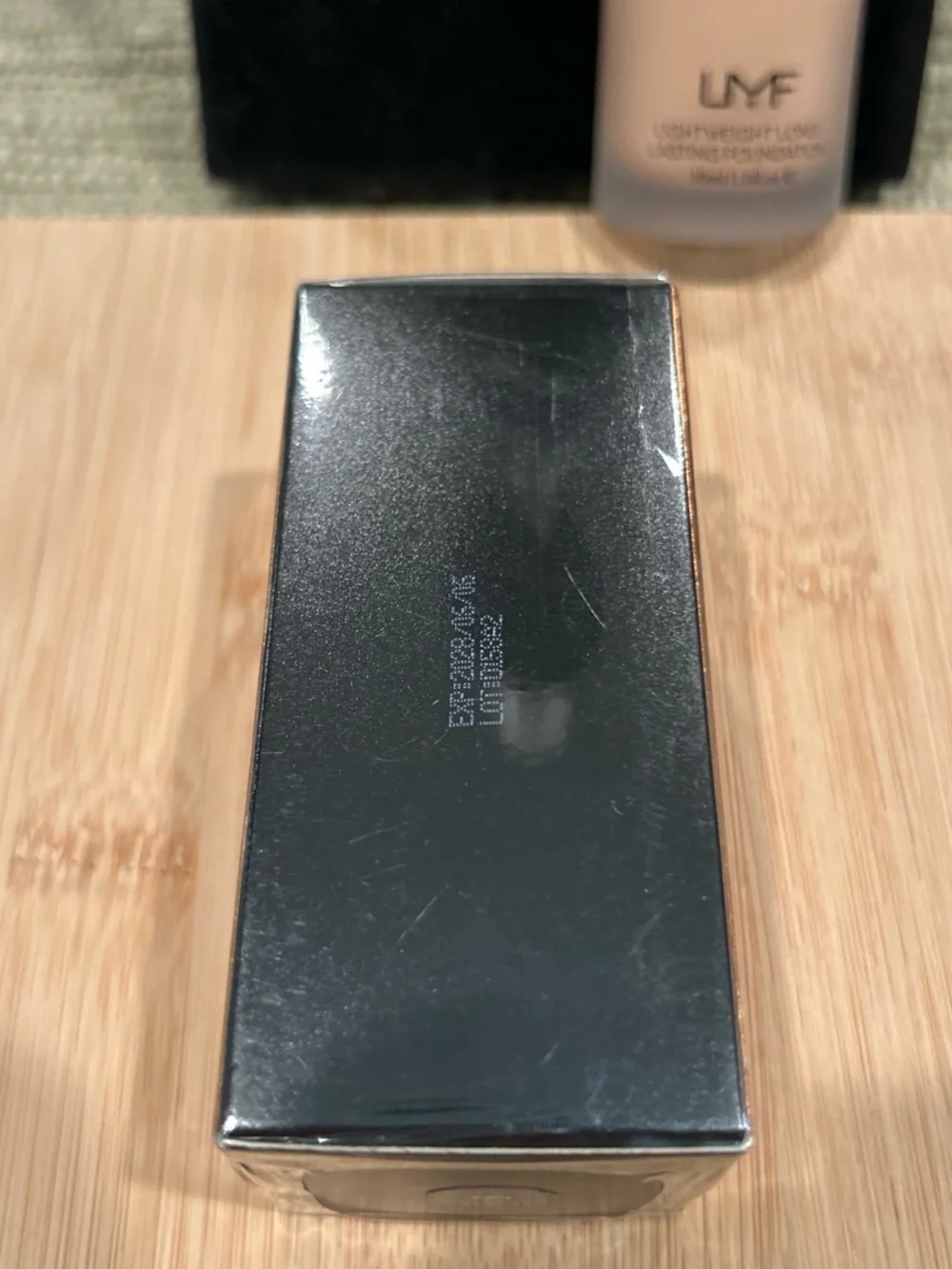 Lightweight Long-Lasting Foundation